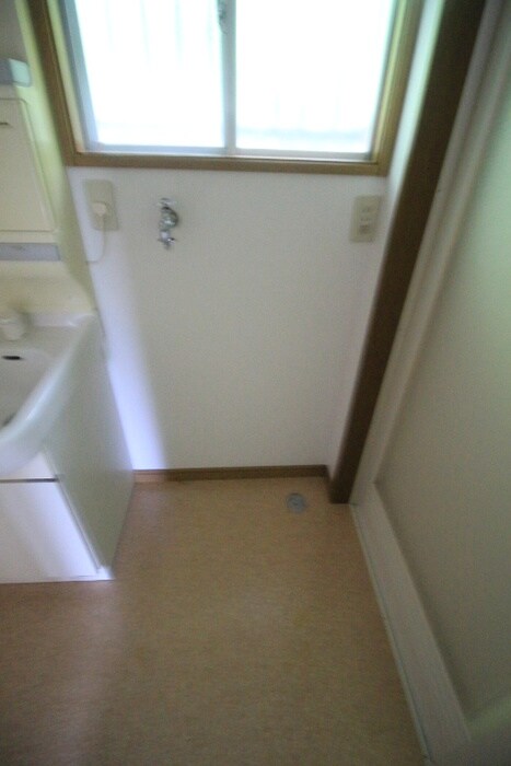 物件内観写真11　(洗濯機置場)