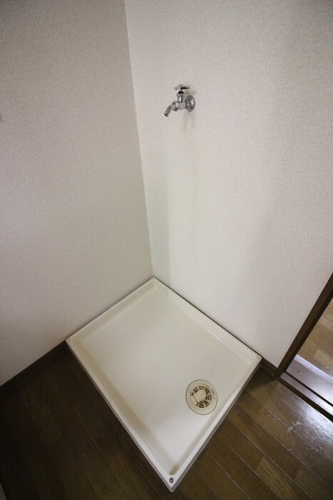 物件内観写真12　(洗濯機置場)