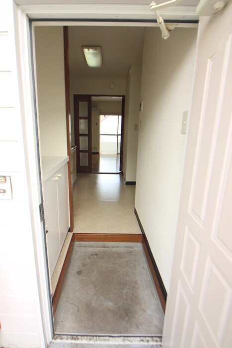 物件内観写真10　(玄関)