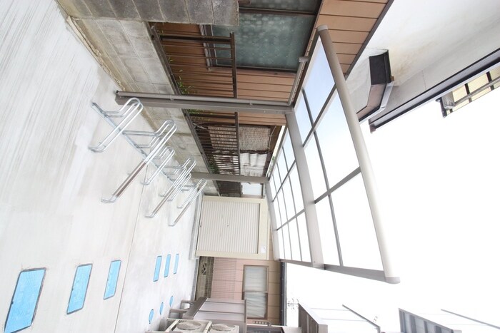 物件外観写真4　(駐輪場)