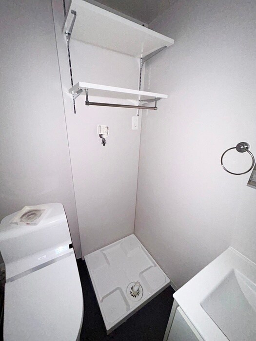 物件内観写真15　(洗濯機置場)