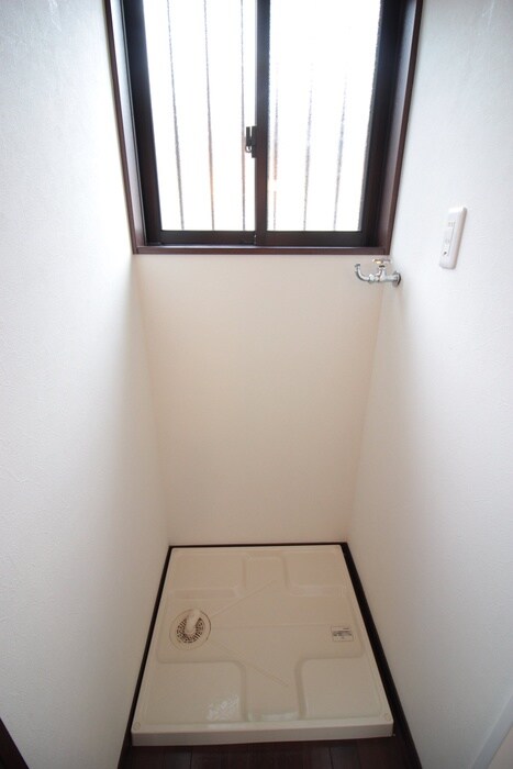 物件内観写真15　(洗濯機置場)