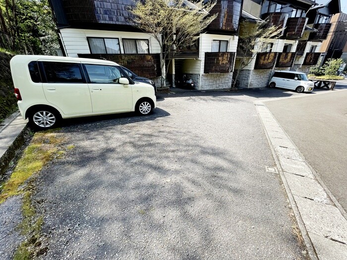 物件外観写真2　(駐車場)