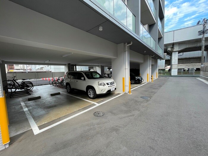 物件外観写真4　(駐車場)