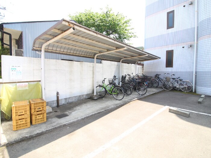 物件外観写真4　(駐輪場)