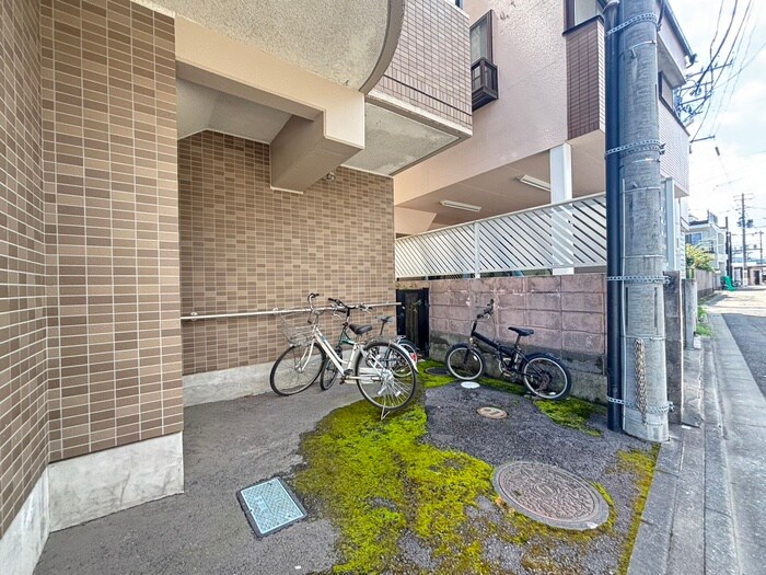 物件外観写真4　(駐輪場)