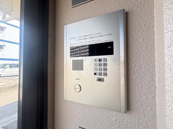 物件外観写真6　(エントランス部分)