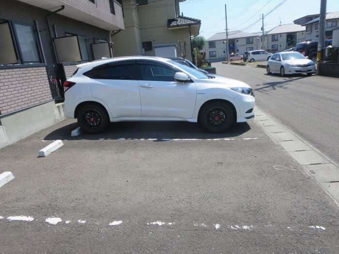 物件外観写真5　(駐車場)