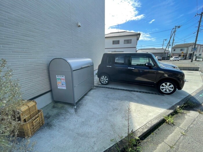 物件外観写真4　(駐車場)