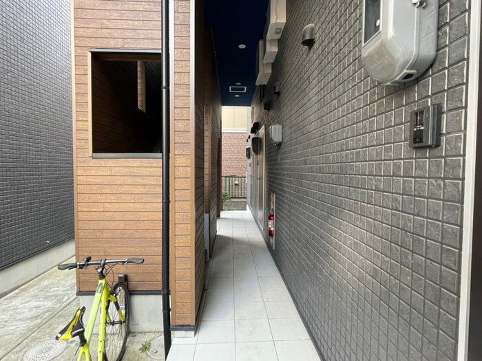 物件外観写真3　(エントランス部分)