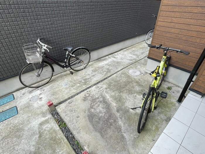 物件外観写真6　(駐輪場)
