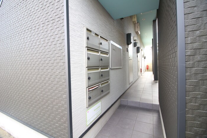 物件外観写真4　(エントランス部分)