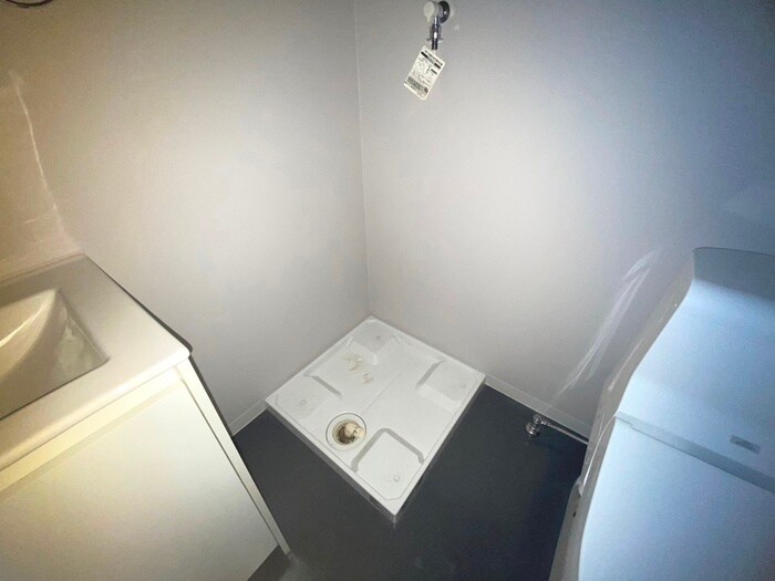 物件内観写真12　(洗濯機置場)