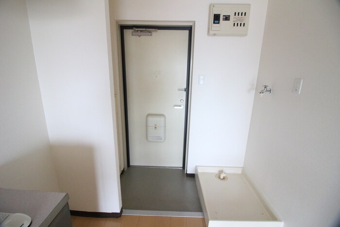 物件内観写真12　(玄関)