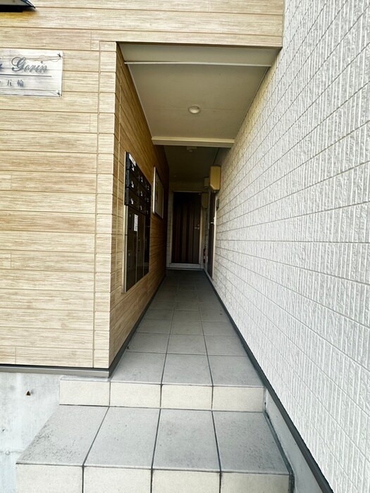 物件外観写真3　(エントランス部分)