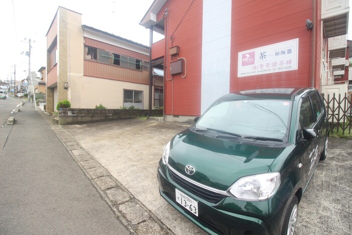 物件外観写真3　(駐車場)