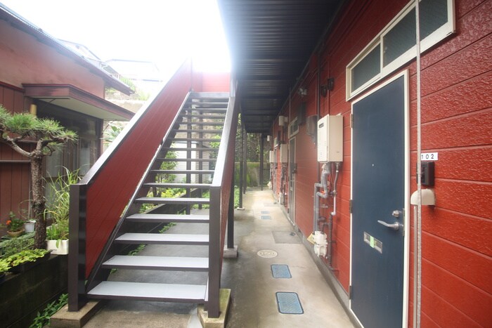 物件外観写真4　(エントランス部分)