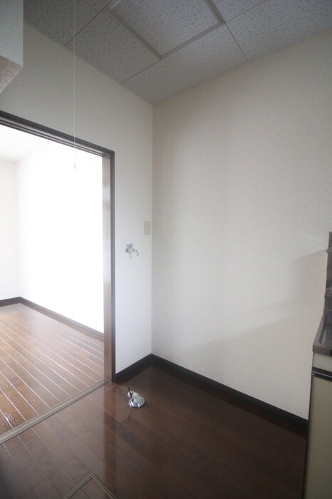 物件内観写真11　(洗濯機置場)