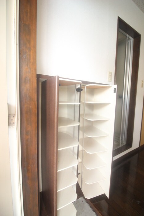 物件内観写真15　(靴箱)