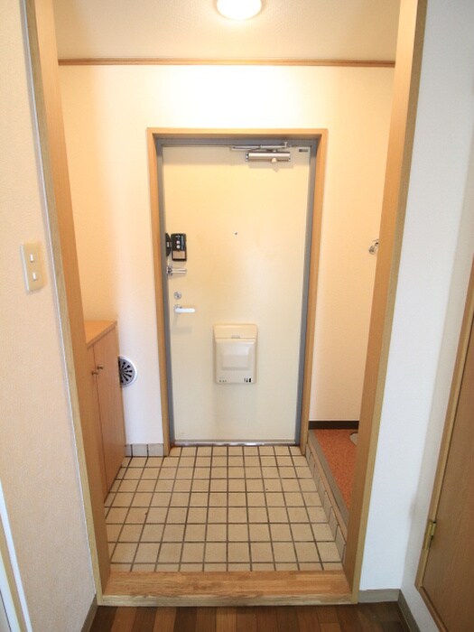 物件内観写真10　(玄関)