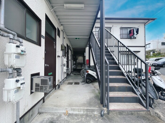 物件外観写真3　(エントランス部分)