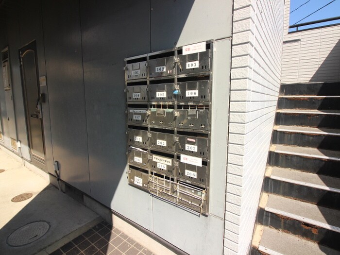 物件外観写真4　(エントランス部分)