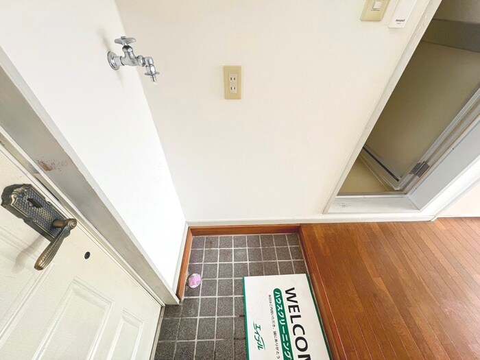 物件内観写真16　(洗濯機置場)