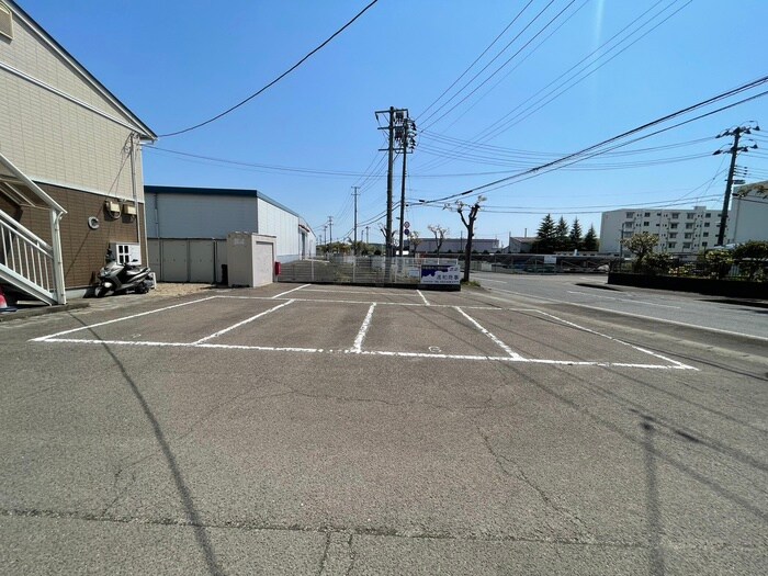 物件外観写真4　(駐車場)