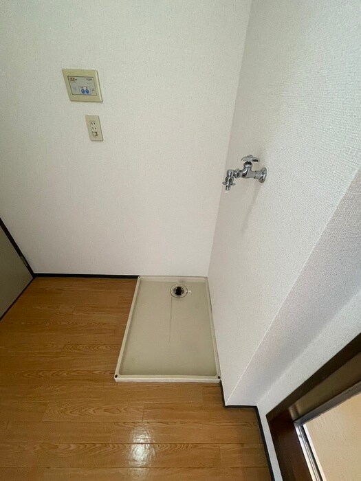 物件内観写真13　(洗濯機置場)