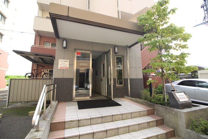 物件外観写真4　(エントランス部分)