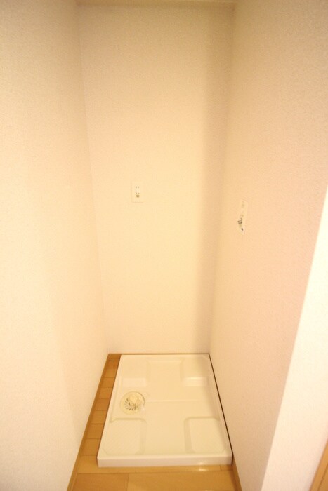 物件内観写真10　(洗濯機置場)