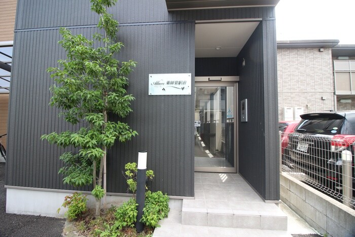 物件外観写真3　(エントランス部分)