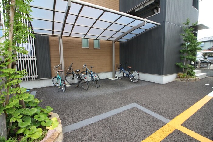物件外観写真4　(駐輪場)