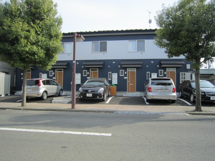 物件外観写真4　(駐車場)