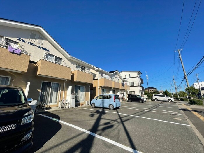 物件外観写真3　(駐車場)