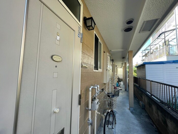 物件外観写真6　(エントランス部分)