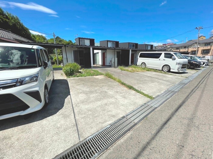 物件外観写真4　(駐車場)