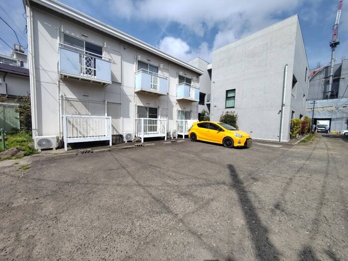 物件外観写真2　(駐車場)