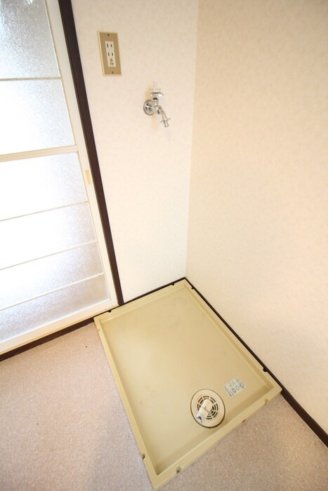 物件内観写真17　(洗濯機置場)