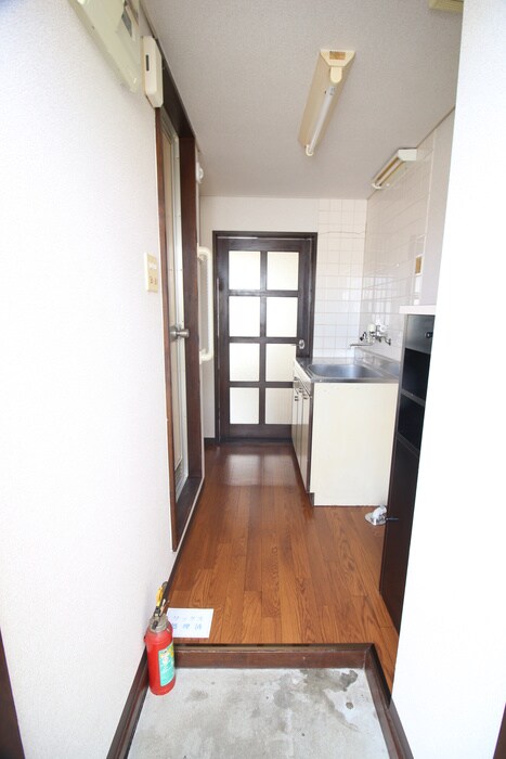 物件内観写真11　(玄関)