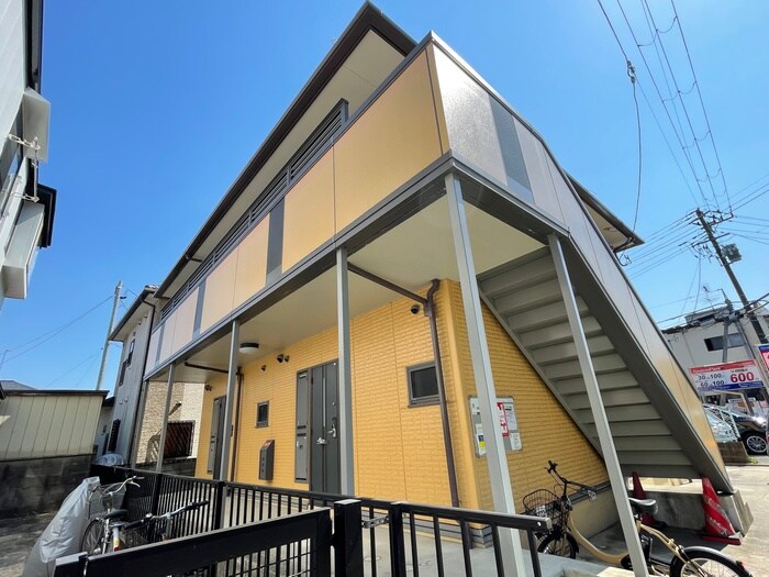 物件外観写真2　(エントランス部分)