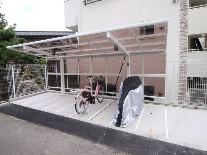 物件外観写真3　(駐輪場)