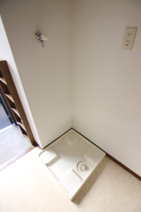 物件内観写真14　(洗濯機置場)