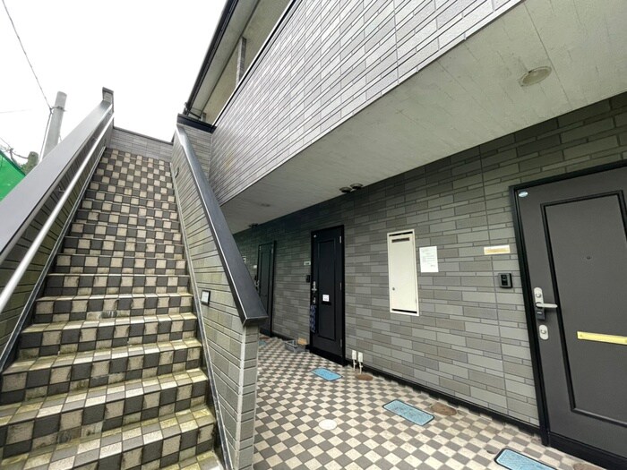 物件外観写真4　(エントランス部分)