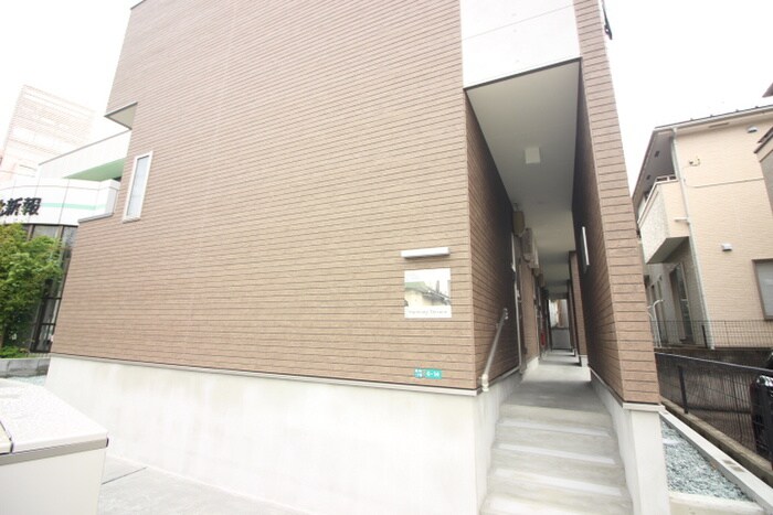 物件外観写真2　(エントランス部分)