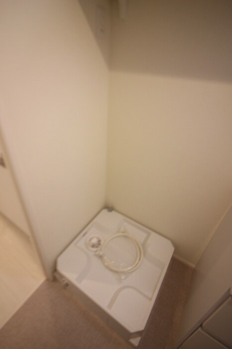 物件内観写真11　(洗濯機置場)