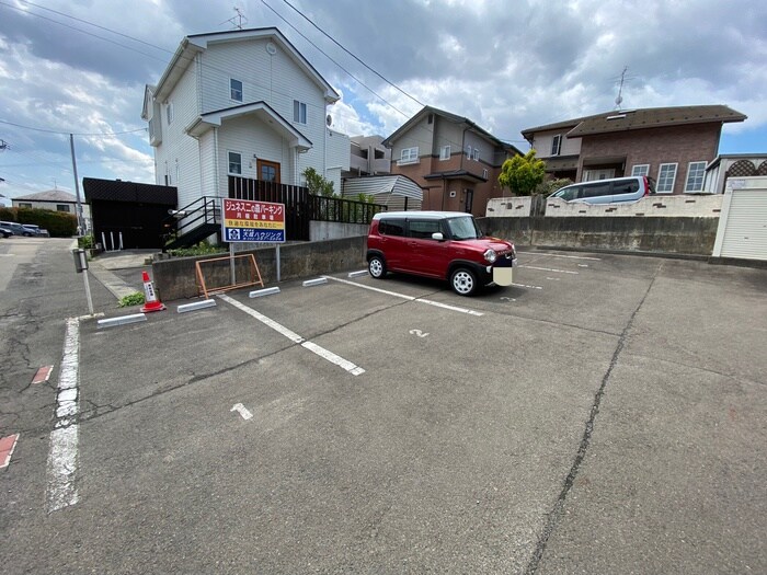物件外観写真4　(駐車場)
