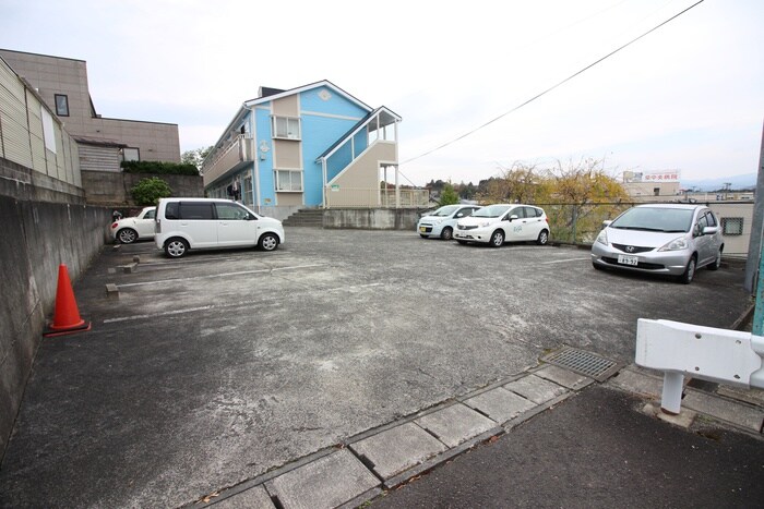 物件外観写真2　(駐車場)