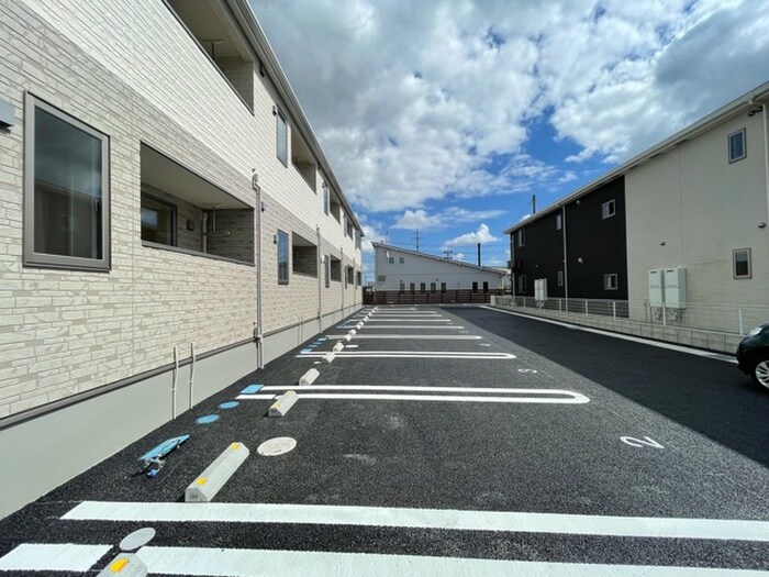物件外観写真2　(駐車場)