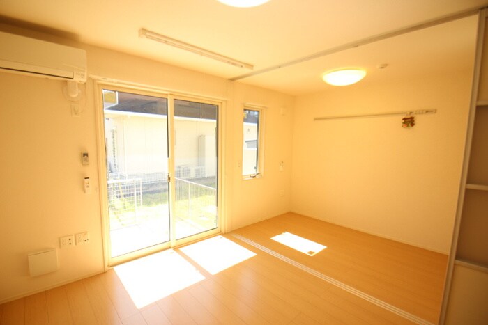 物件内観写真7　(居室)